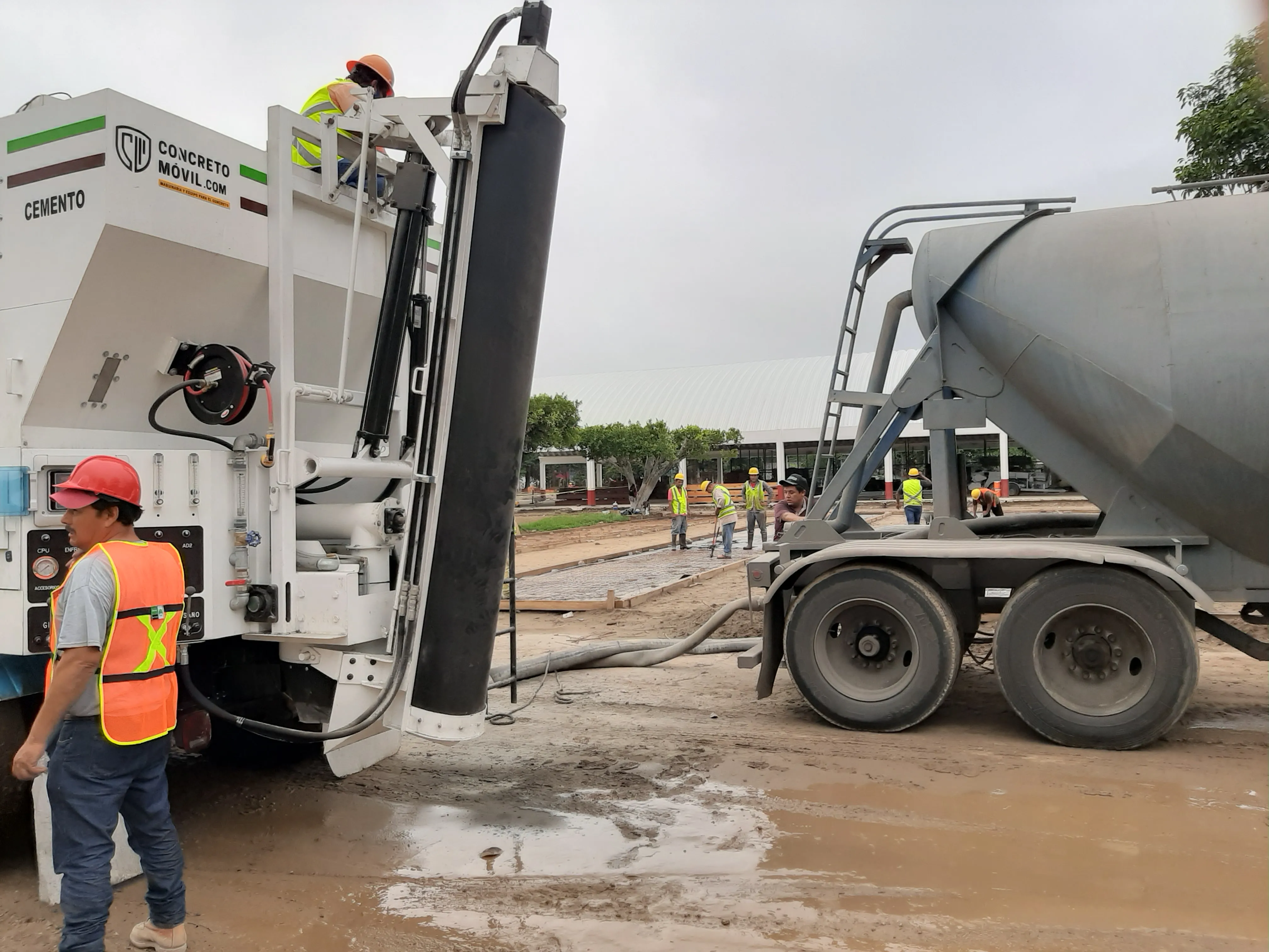 Ventajas de rentar una  planta dosificadora de concreto móvil que permite eficiencia en la logística, control de materiales y adaptación a diferentes necesidades.